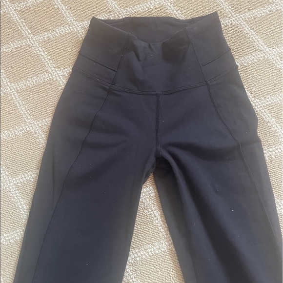 Lulu lemon flared leggings - Picture 2 of 4